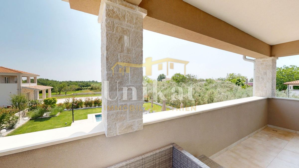 Hiša blizu Vižinade - vrt, bazen, 4 spalnice